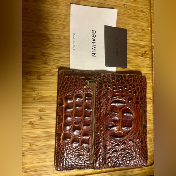 Brahmin Pecan Wallet
GUC. Lics  sleeve missing a few stitches but easily fixed. - Picture 2 of 4